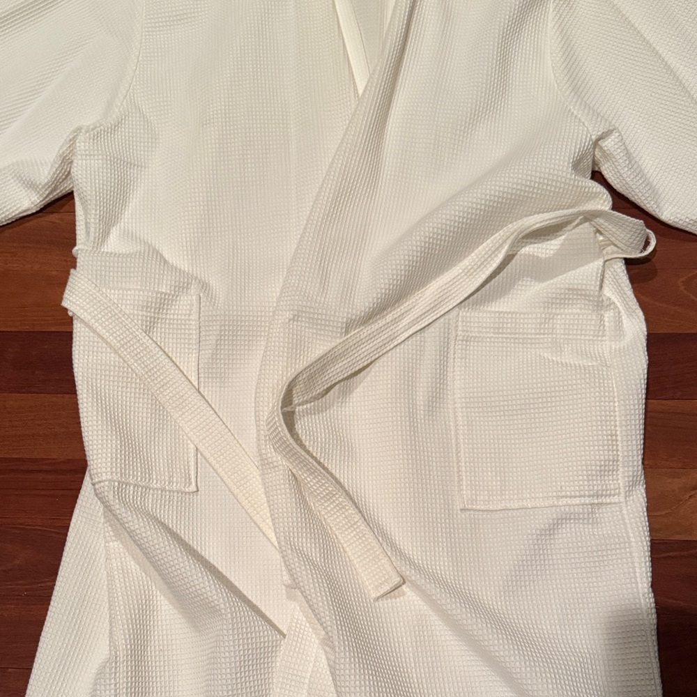 White Waffle Knit Robe - Picture 2 of 5